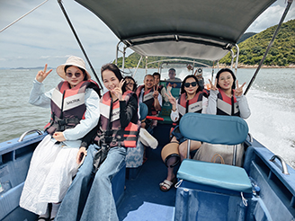 【Chasing Waves of Youth, Painting a Splendid Picture Together】